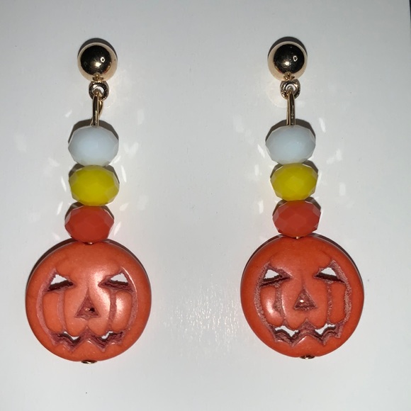 Handcrafted Halloween Themed Earrings with drop pumpkins pendant - Picture 3 of 9